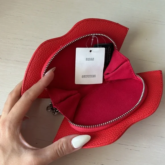 NWT Urban Outfitters red faux leather lip shaped wristlet - Picture 4 of 4